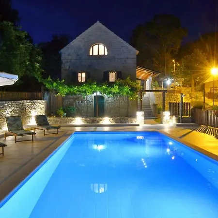Traditional Juta For 8 People Villa Hrvace