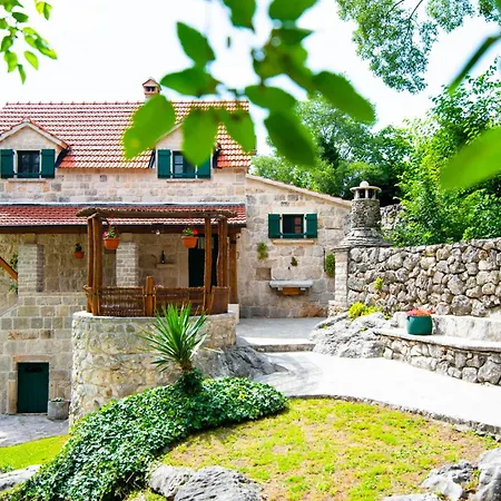 Villa Traditional Juta For 8 People